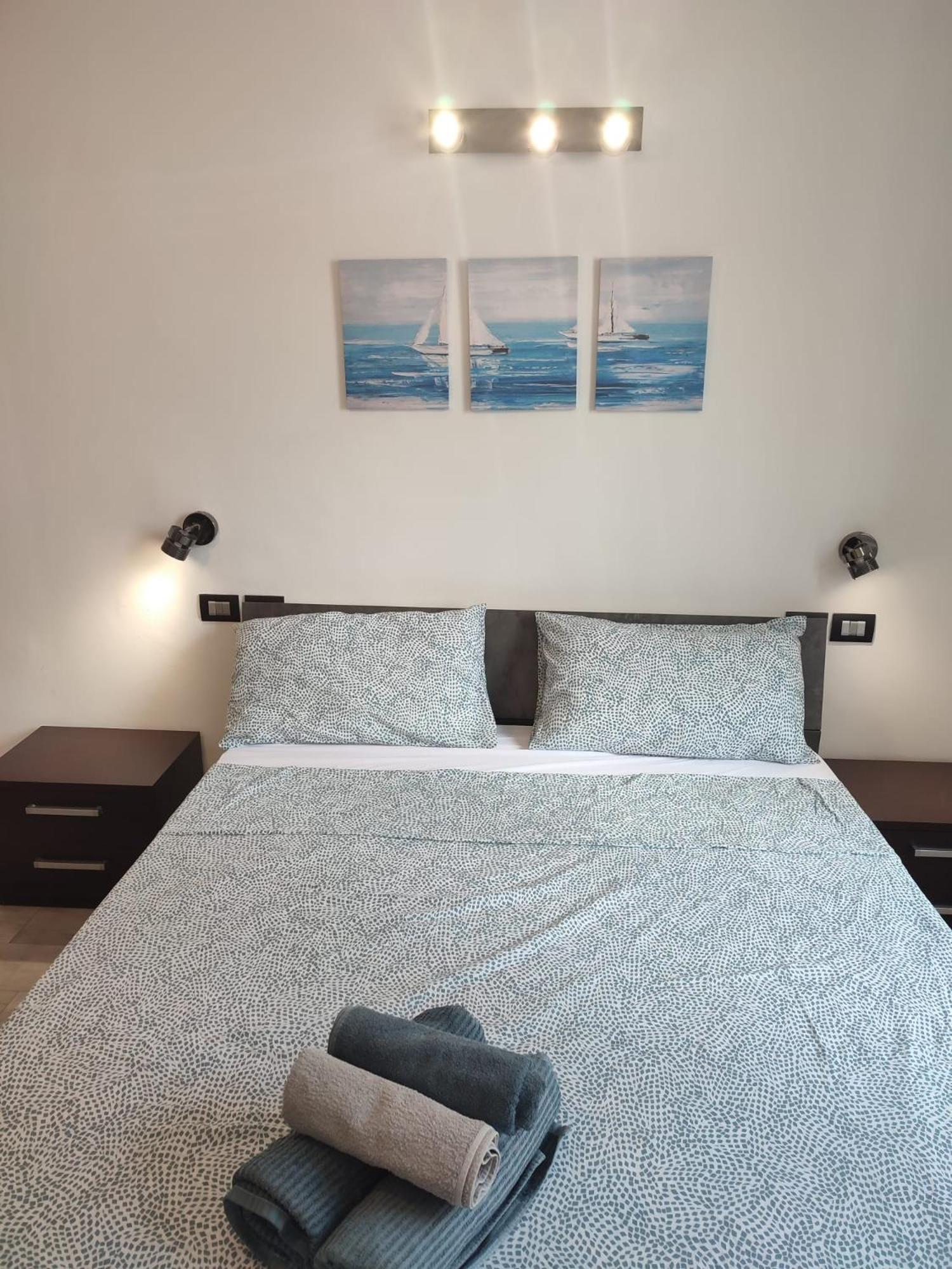 Azzurro Adriatico In Genova Est Apartment Bagian luar foto
